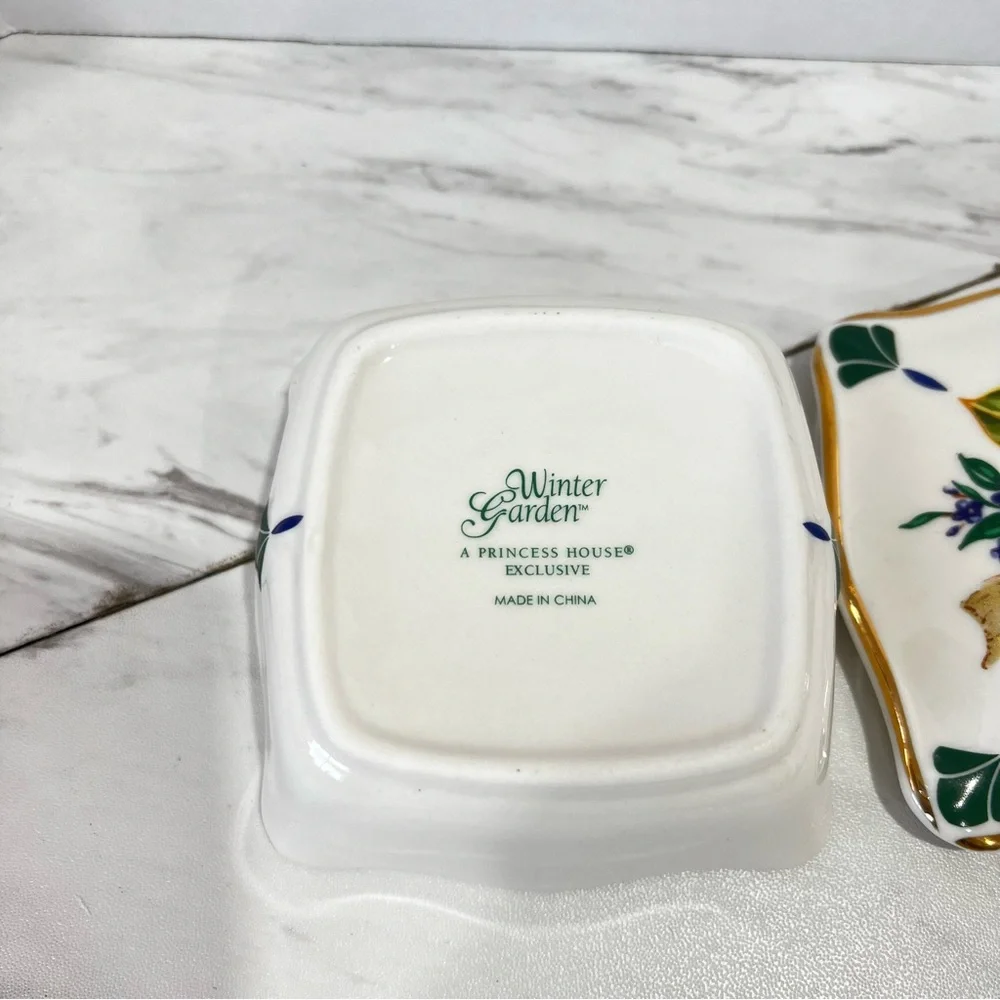 Winter Garden princes House Trinket Box With Gold Tone Accents